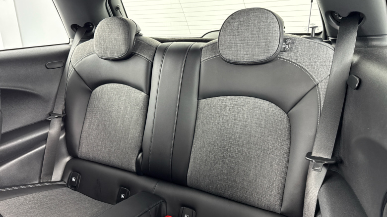 MINI Hatchback 135kW Cooper S Level 2 33kWh 3dr Auto Electric Hatchback